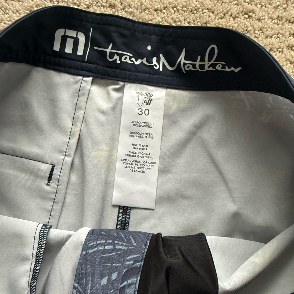 NWT Travis Mathew Floral Board Shorts ~ Men size 30 - Picture 5 of 6